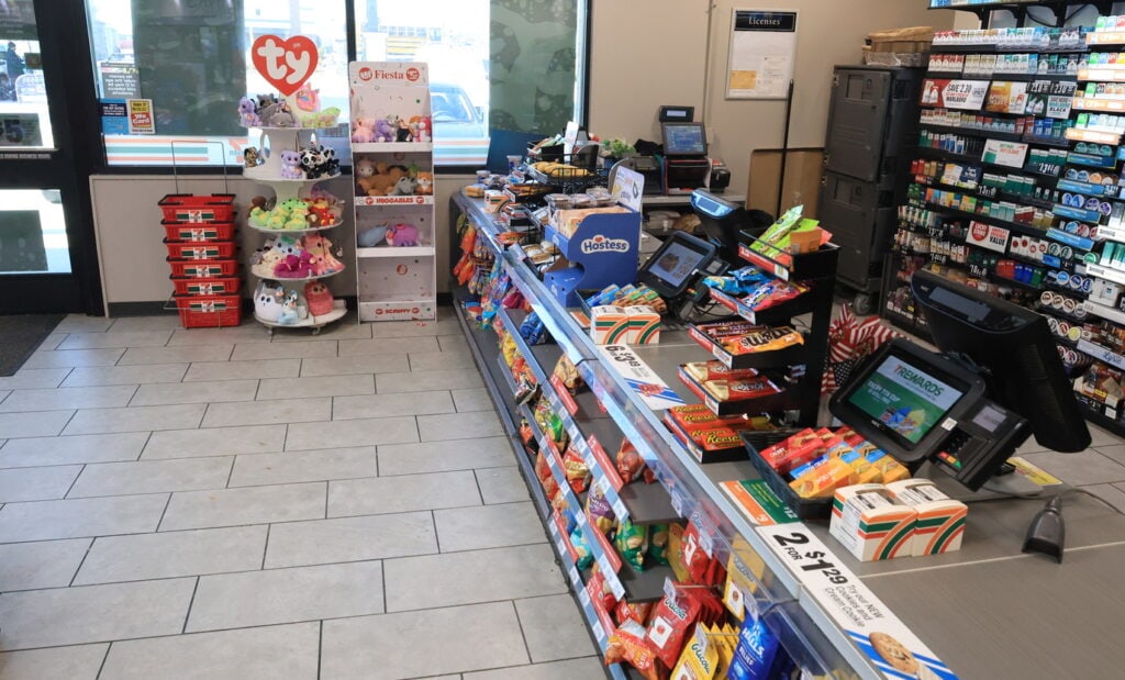 7-11 Middle River 4